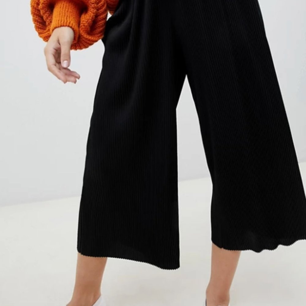 NWOT Asos Pleated Black Culottes Sz 00 Petite